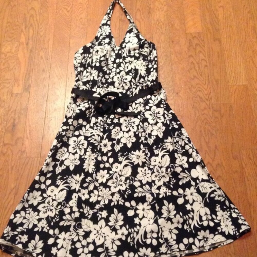Halter dress with a tie and zip back w/ elastic
